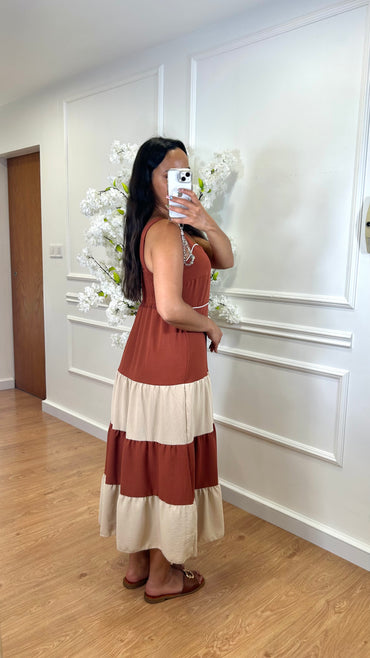 Vestido Riscas Horizontais em Cor Tijolo