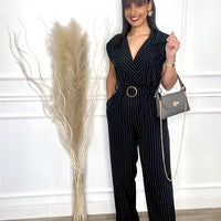 Macacão Clássico Preto Às Riscas