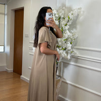 Vestido oversize com folho na manga em Taupe