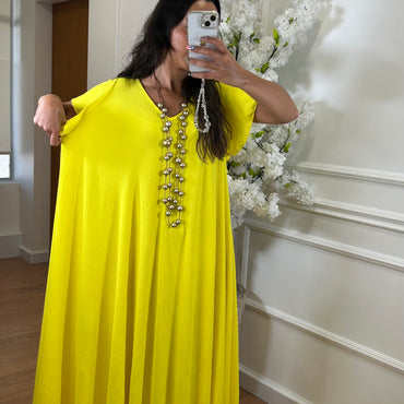 Vestido oversize com folho na manga em Amarelo