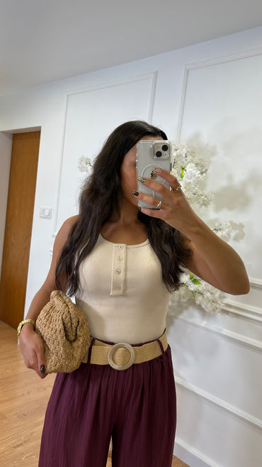 Pantalona Engelhada com Cinto em Cor de Vinho