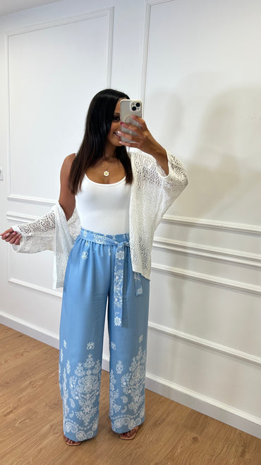 Pantalona Ornamental em Azul bébé