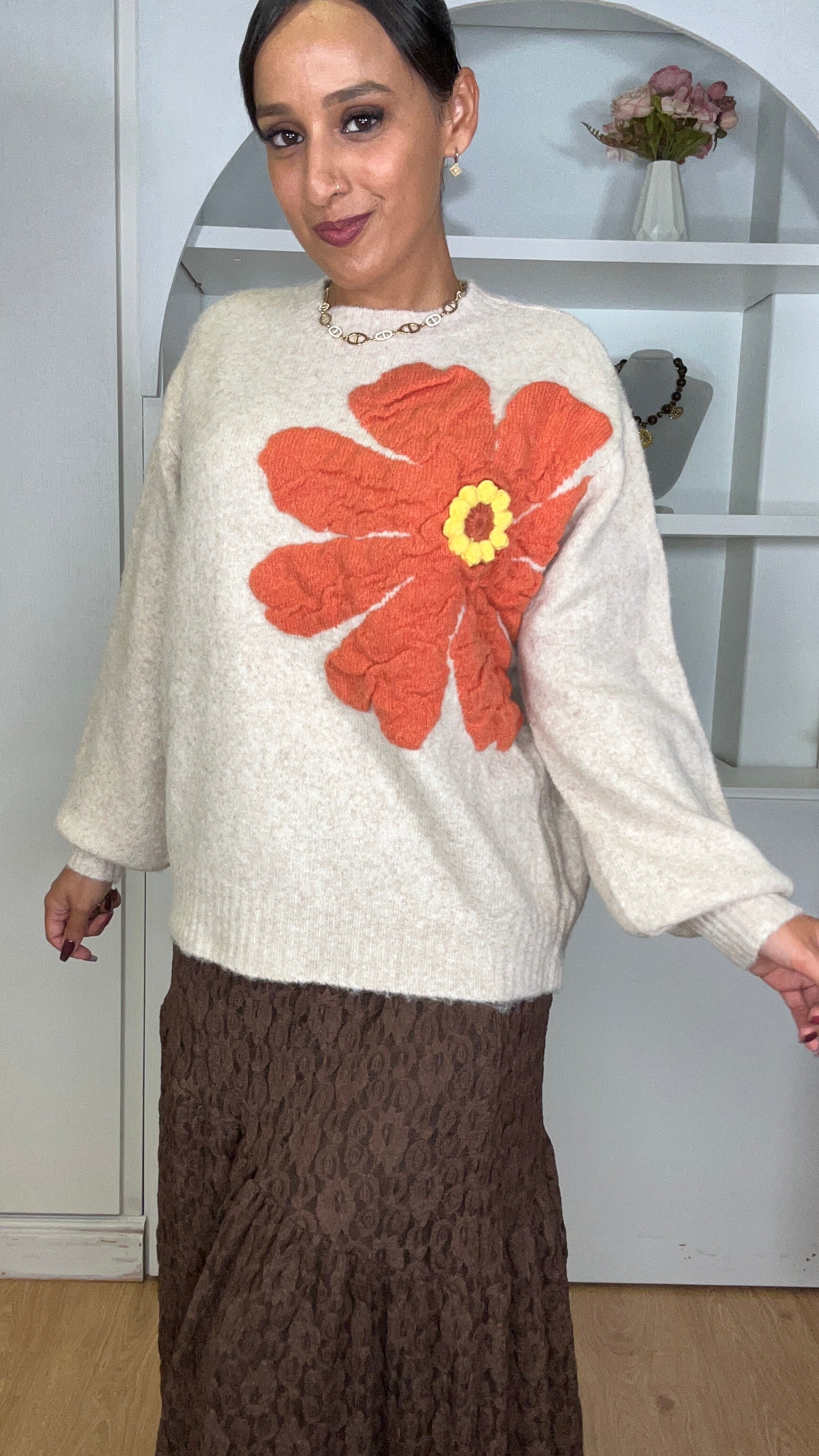 Camisola malha com flor em Bege