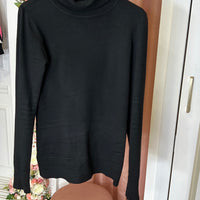 Camisola basica de gola alta preta