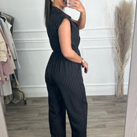 Macacão Clássico Preto Às Riscas