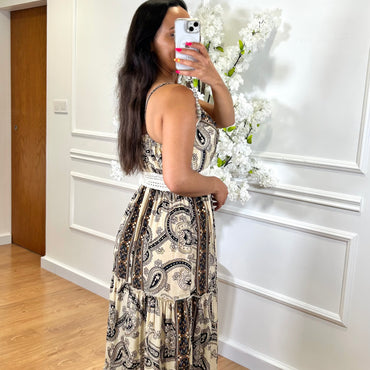 Vestido Acetinado Indiano Bege com cornucopias em Preto