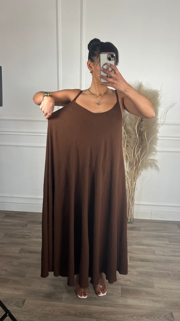 Vestido oversize de alças Castanho