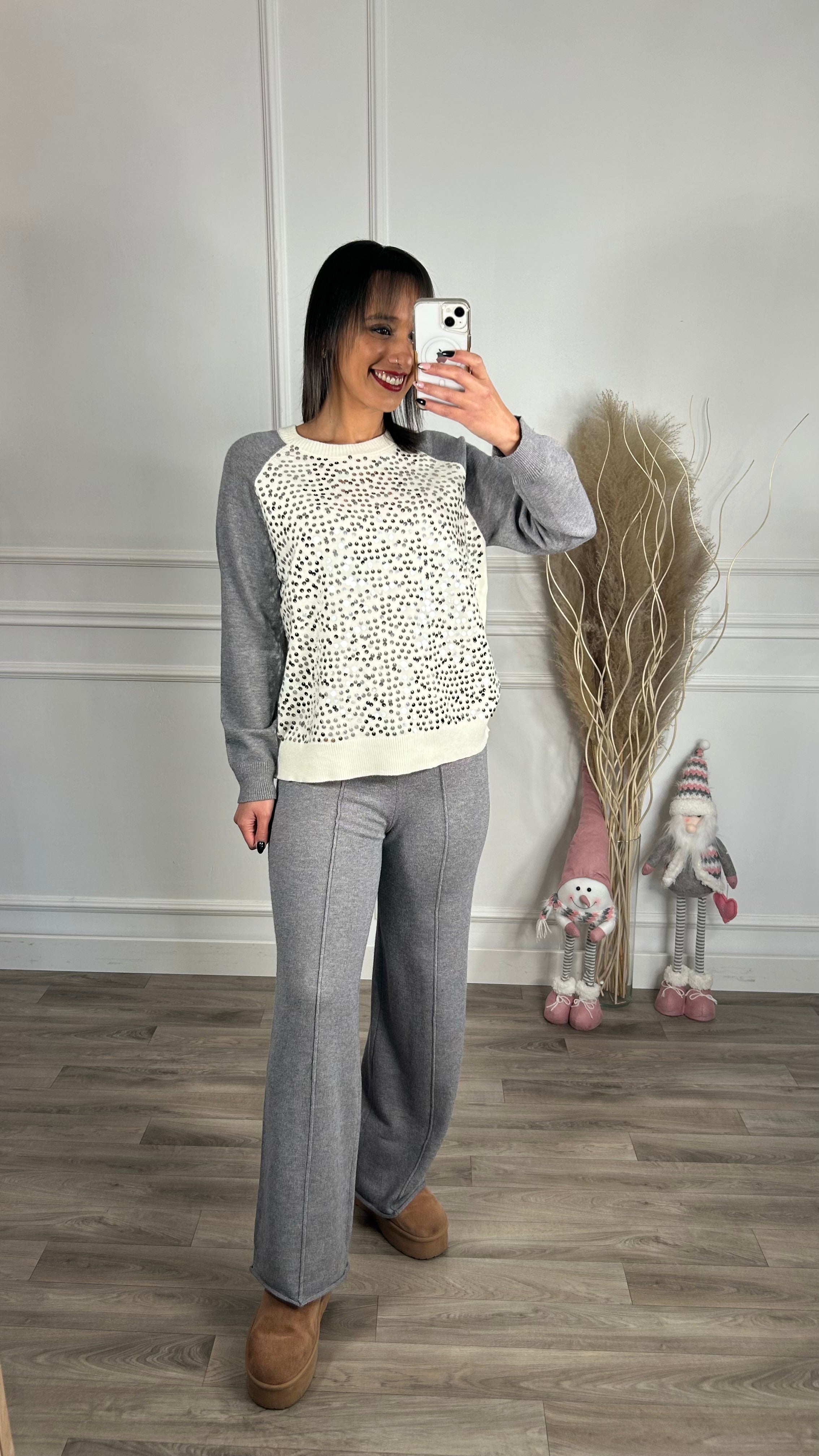 Conjunto camisola com lantejoulas + pantalona cinza