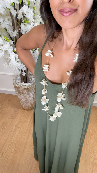 Vestido oversize de alças verde tropa