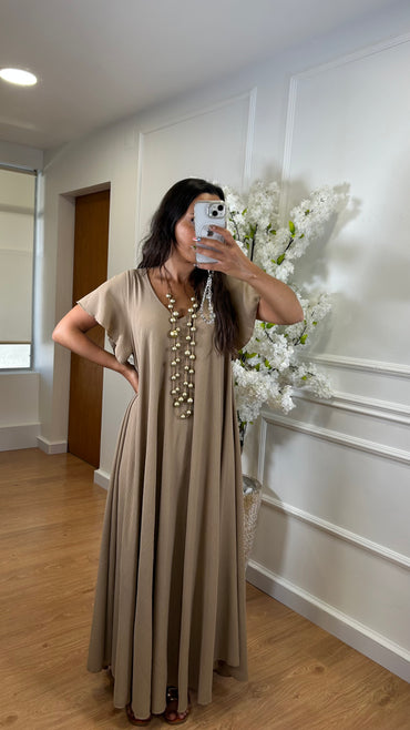 Vestido oversize com folho na manga em Taupe