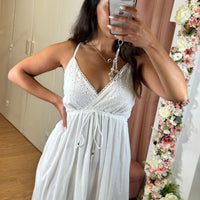 Vestido curto de alças
