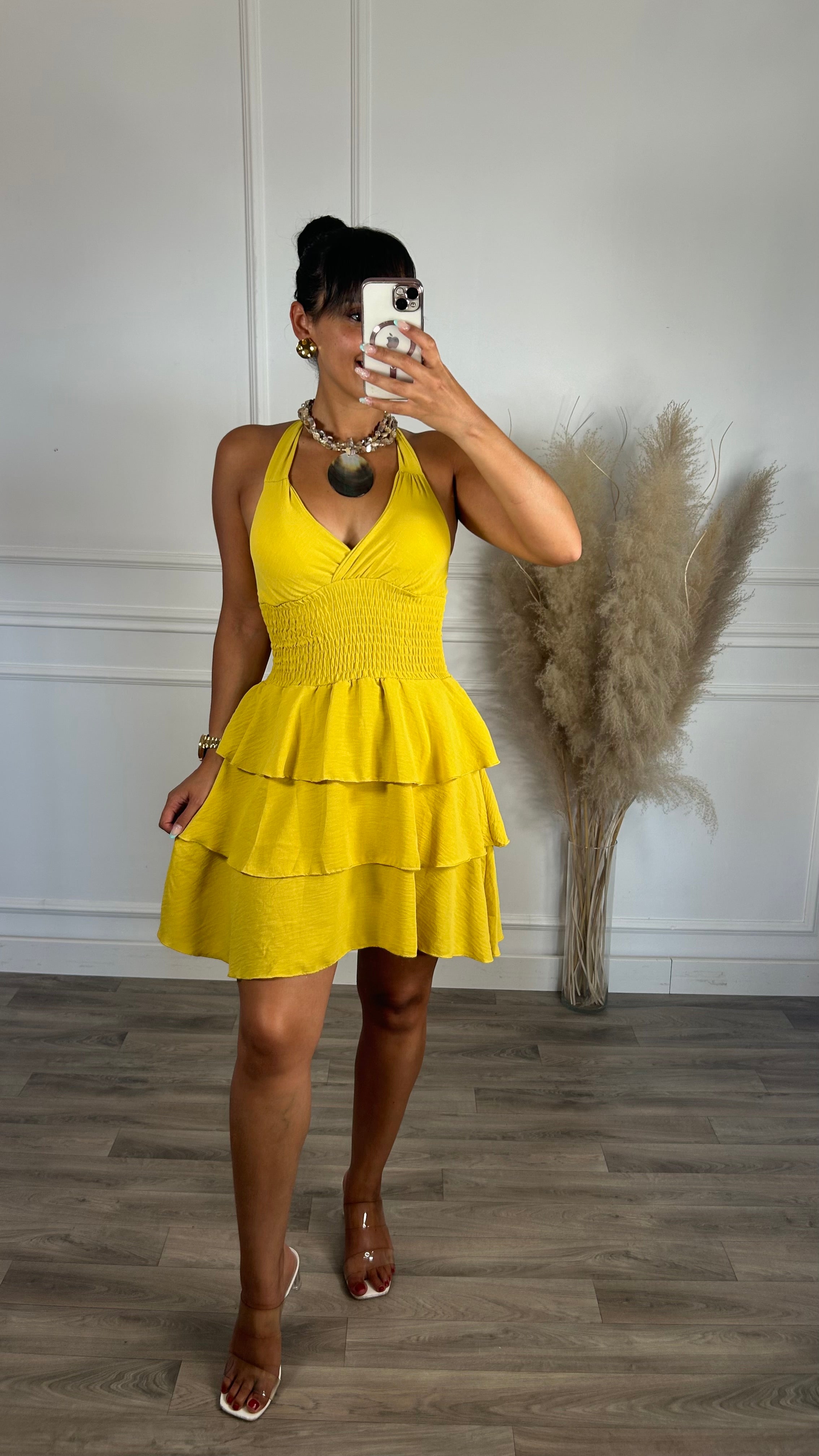 Vestido com folhos amarelo
