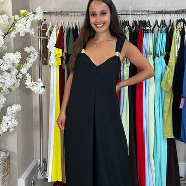 Macacão oversize com argola dourada em Preto