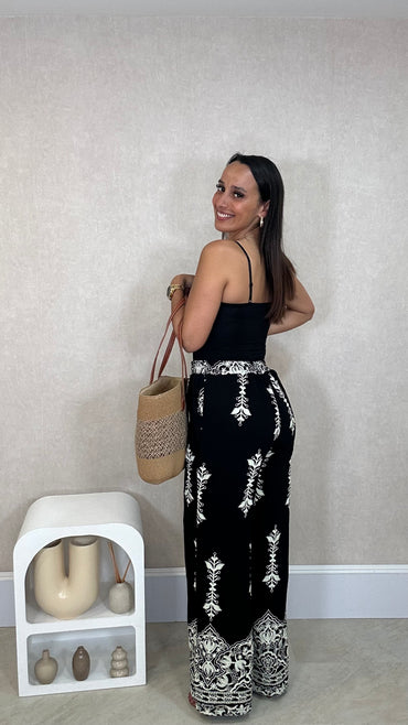 Pantalona Ornamental em Preto