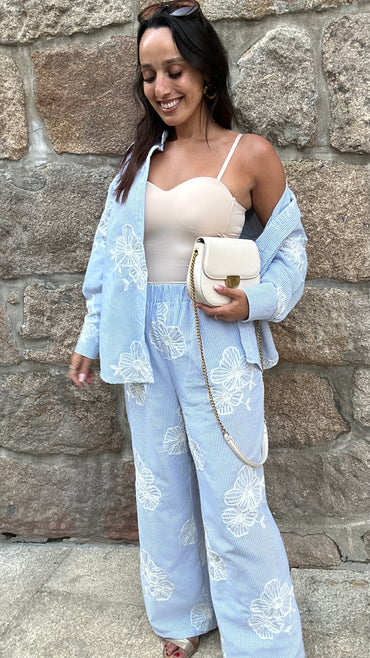 Conjunto Camisa Riscas + Pantalona com bordado em Flores