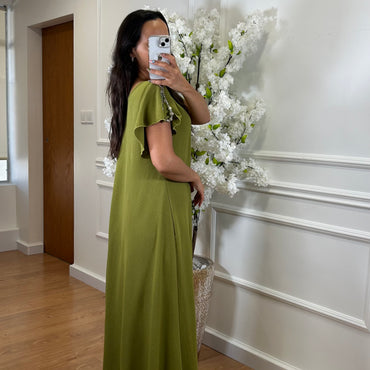Vestido oversize com folho na manga em Verde Azeitona