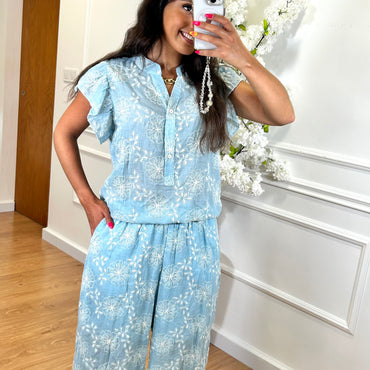 Conjunto Azul Blusa + Pantalona com Flores Bordadas