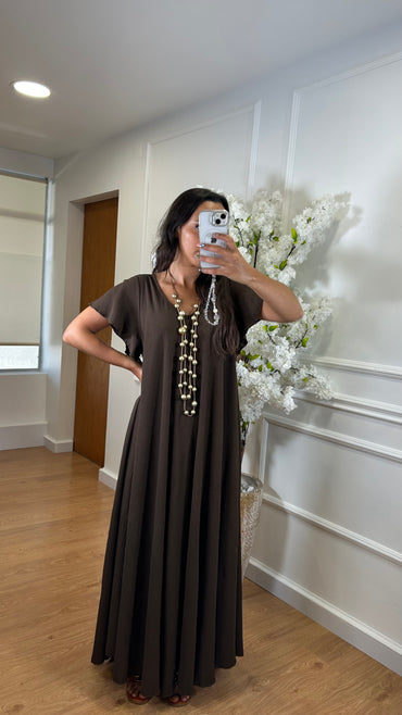 Vestido oversize com folho na manga em Castanho