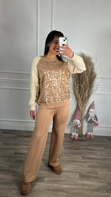 Conjunto camisola com lantejoulas + pantalona camel