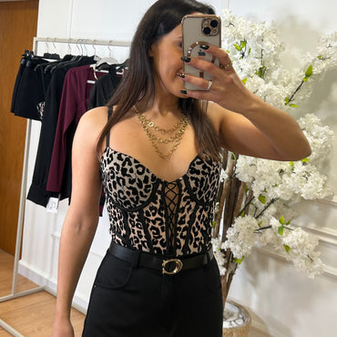 Saia calção preta de sarja