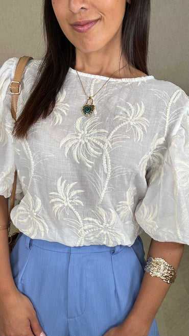Blusa branca com bordado