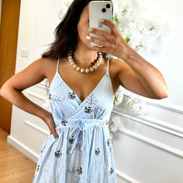 Vestido Azul Bébe com flores bordadas