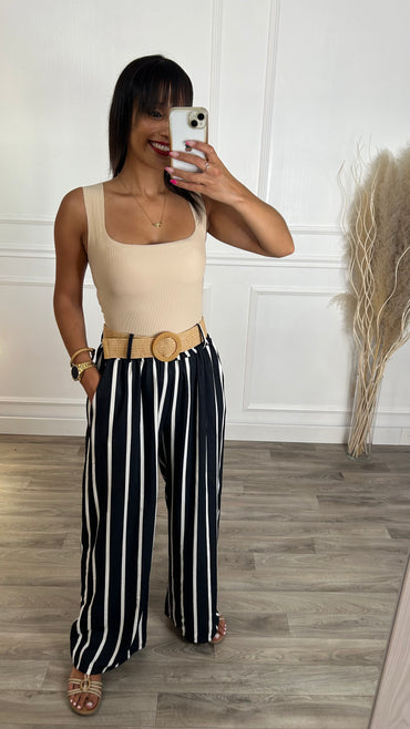 Pantalona Preta Riscas com cinto