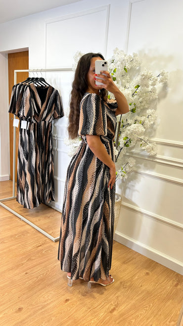 Vestido com manga Tons de preto e Castanho