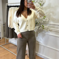 Cardigan com pedras brilhantes em Branco Crú