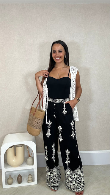 Pantalona Ornamental em Preto