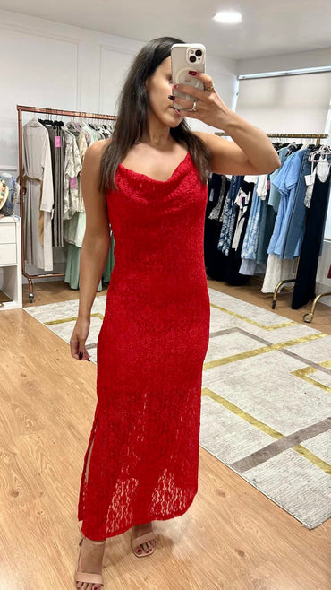 Vestido Rendado com drapeado vermelho