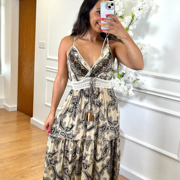 Vestido Acetinado Indiano Bege com cornucopias em Preto