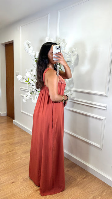 Vestido Engelhado Com Crochet em Tijolo