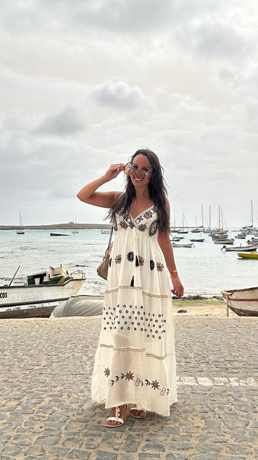Vestido Indiano Branco com detalhes