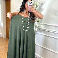 Vestido oversize de alças verde tropa