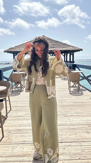 Conjunto Camisa + Pantalona com bordado Verde