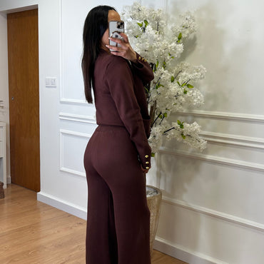 Conjunto Malha Castanho com botoes dourados