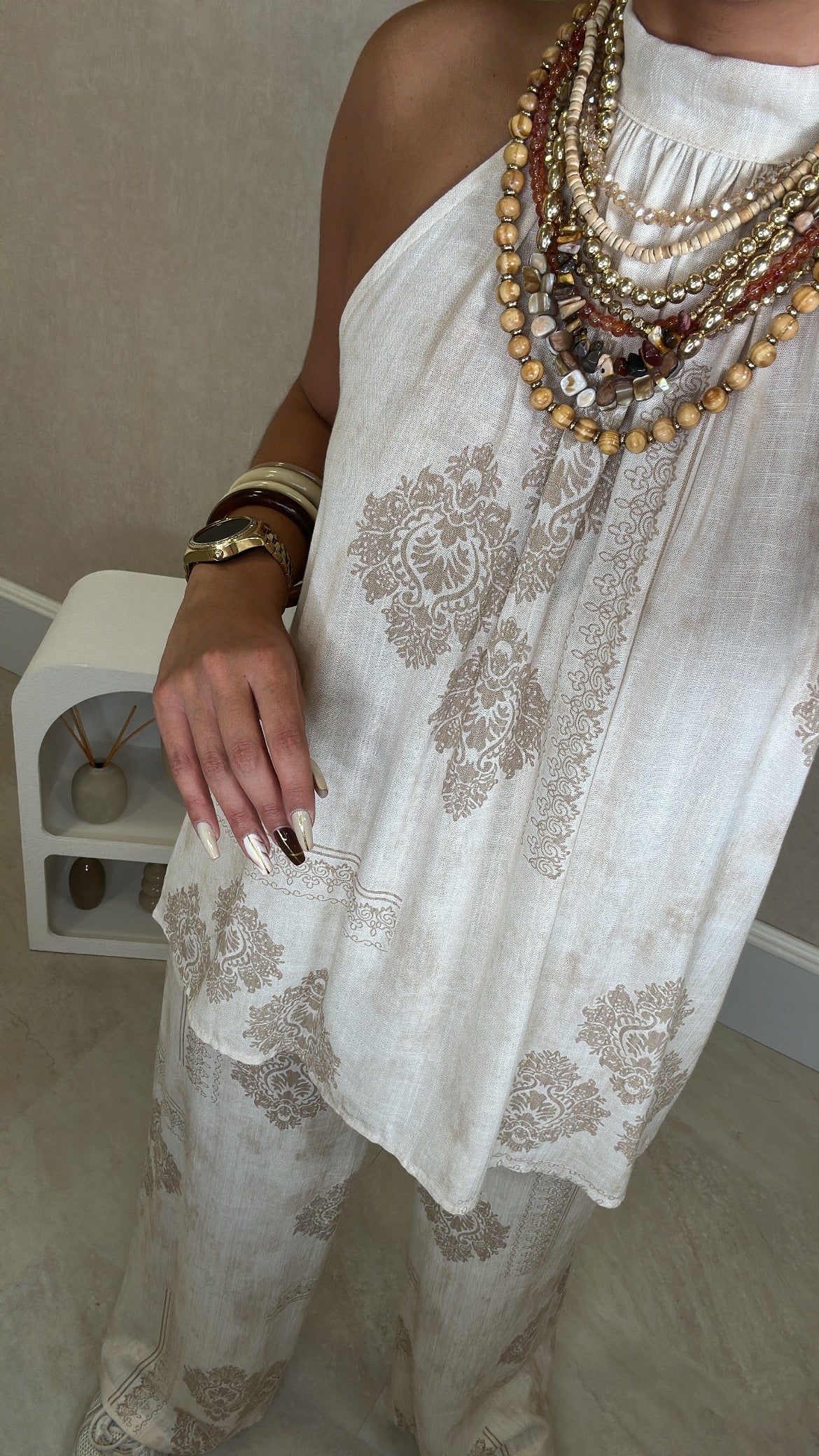 Conjunto Blusa + pantalona com padrão em Bege
