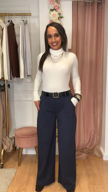 Calça Pele de Pêssego com cinto Azul Marinho