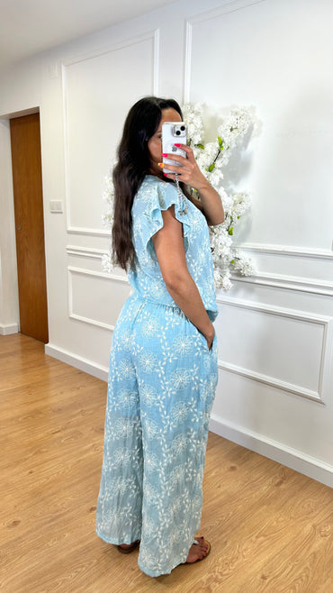 Conjunto Azul Blusa + Pantalona com Flores Bordadas