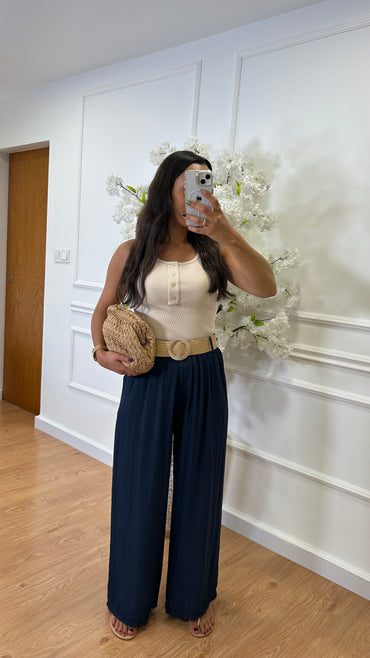 Pantalona Engelhada com Cinto em Azul Marinho